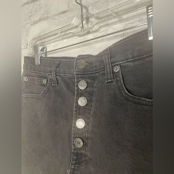 GAP Distressed Hem 3 1/2 inch Dark wash denim button closure shorts - Picture 6 of 8